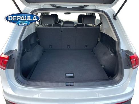 Used 2023 Volkswagen Tiguan SE w/ Panoramic Sunroof Package image 6