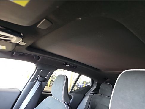 Used 2024 Volvo XC40 Recharge Ultimate AWD/4WD image 11