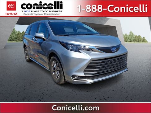 Used 2025 Toyota Sienna XLE image 1