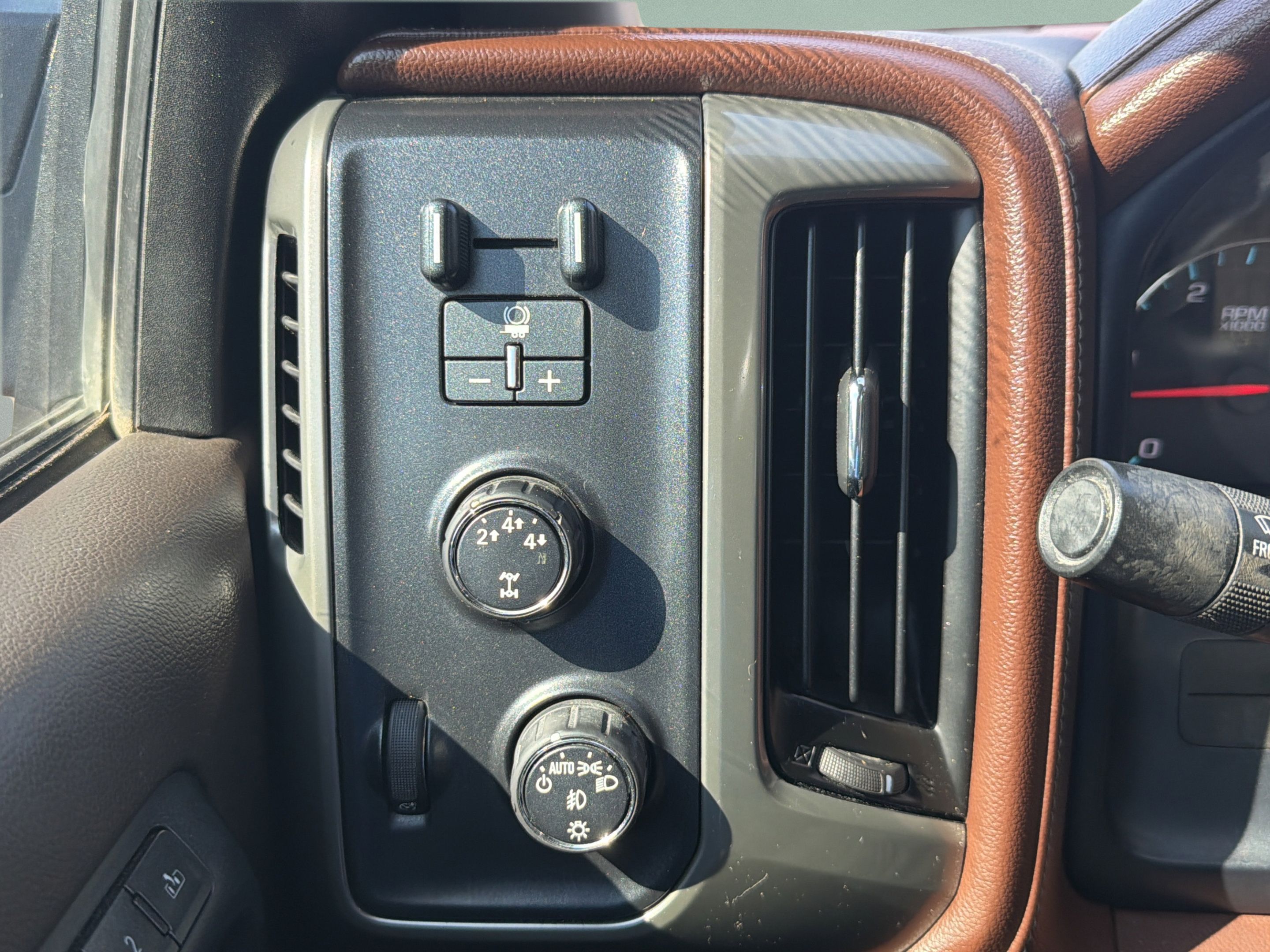 Used 2015 Chevrolet Silverado 2500 High Country w/ Duramax Plus Package AWD/4WD image 13
