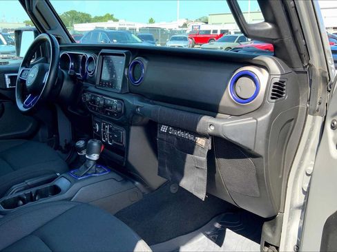 Used 2021 Jeep Gladiator Sport AWD/4WD image 19
