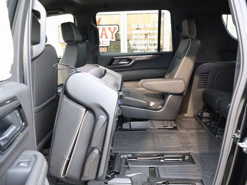 New 2025 GMC Yukon XL Elevation w/ LPO, Elevation Black Package image 29