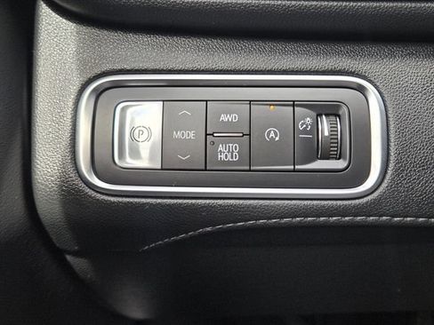 Used 2025 Buick Enclave Preferred AWD/4WD image 22