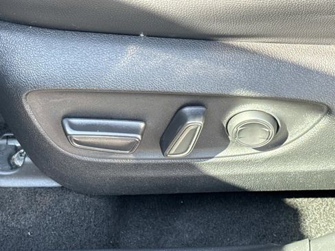 Used 2023 Toyota Highlander XLE image 16