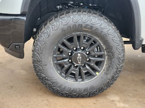 New 2026 Chevrolet Silverado 2500 ZR2 image 18