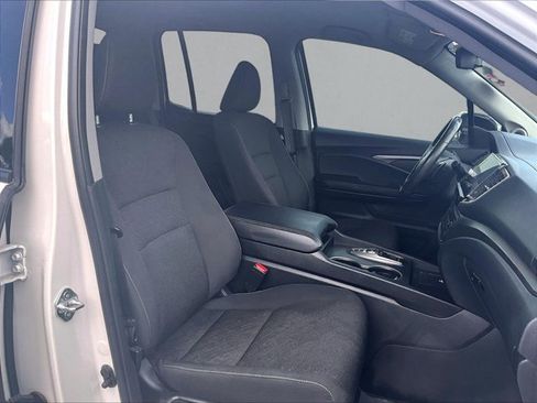 Used 2025 Honda Ridgeline Sport image 9