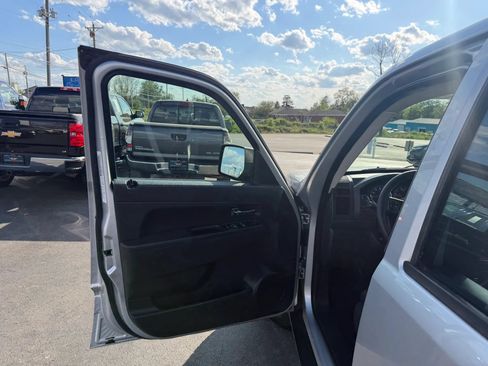 Used 2011 Jeep Liberty Sport AWD/4WD image 26