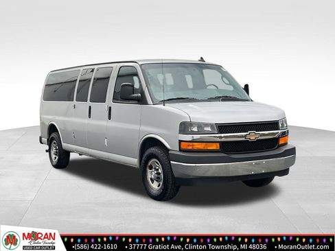 Used 2017 Chevrolet Express 3500 LT w/ LT Preferred Equipment Group image 8