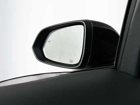 Used 2025 Chevrolet Equinox EV RS FWD image 16