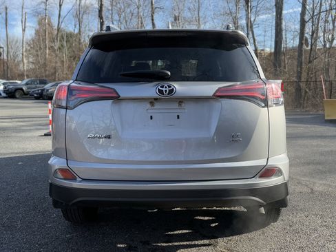 Used 2018 Toyota RAV4 LE image 8
