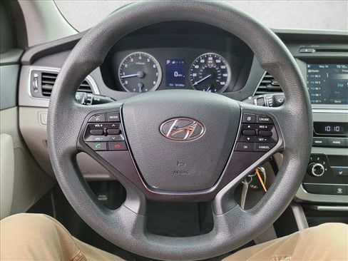 Used 2017 Hyundai Sonata SE FWD image 18
