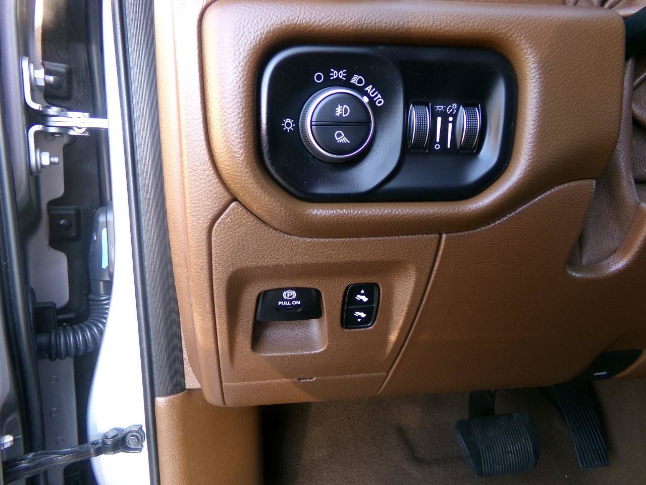 Used 2019 RAM 1500 Laramie AWD/4WD image 22