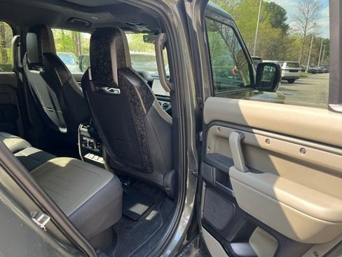 Used 2025 Land Rover Defender 110 image 12