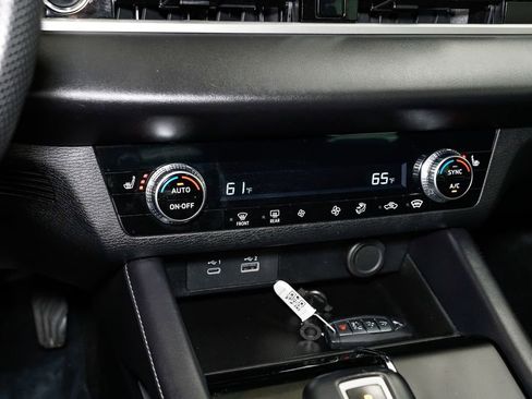 Used 2023 Mitsubishi Outlander SE image 17