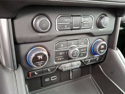 Used 2023 Chevrolet Tahoe LT w/ Luxury Package image 18