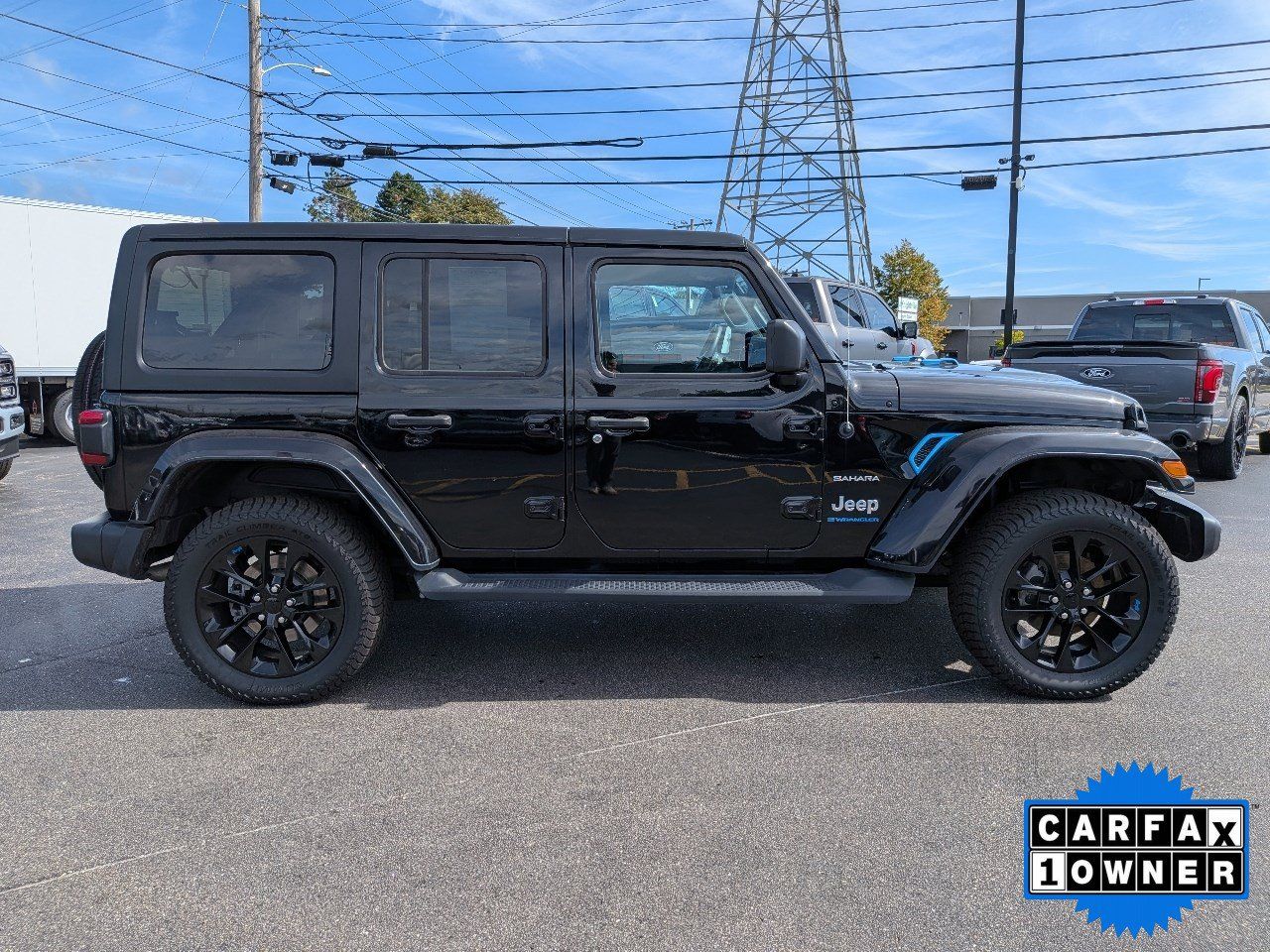Used 2023 Jeep Wrangler Unlimited Sahara AWD/4WD image 3