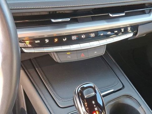 Used 2024 Cadillac XT4 Premium Luxury image 12