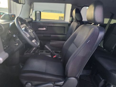 Used 2013 Toyota FJ Cruiser 4WD image 23