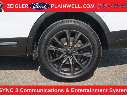Used 2018 Ford Explorer XLT w/ Equipment Group 202A AWD/4WD image 9