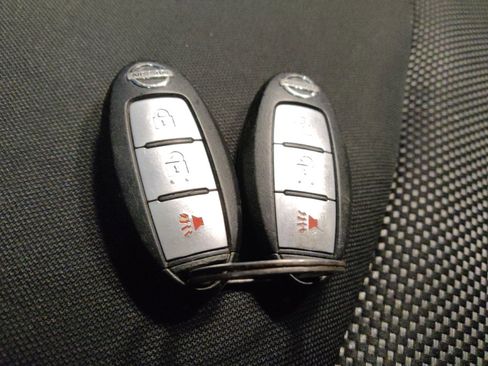 Used 2020 Nissan Pathfinder S image 32