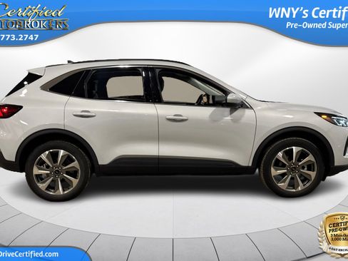 Used 2025 Ford Escape Platinum AWD/4WD image 4