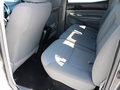 Used 2014 Toyota Tacoma PreRunner w/ SR5 Package RWD image 13