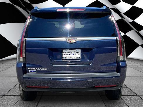 Used 2020 Cadillac Escalade Luxury AWD/4WD image 4
