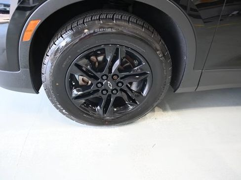 Used 2020 Chevrolet Blazer LT FWD image 28