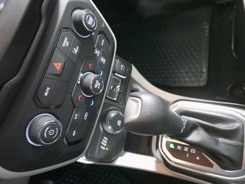 Used 2022 Jeep Renegade Latitude w/ Convenience Group image 20