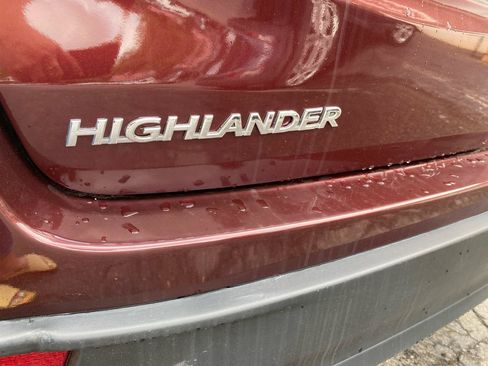 Used 2019 Toyota Highlander Plus FWD image 24