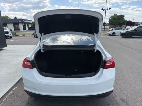 Used 2016 Chevrolet Malibu LT FWD image 5