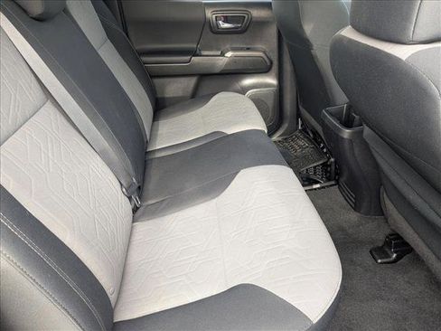 Used 2022 Toyota Tacoma TRD Off-Road image 18