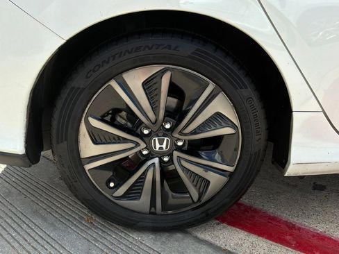 Used 2018 Honda Civic EX image 9