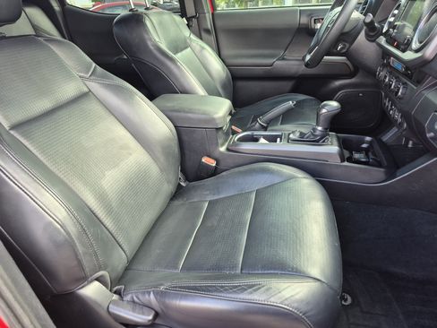Used 2018 Toyota Tacoma TRD Sport AWD/4WD image 23