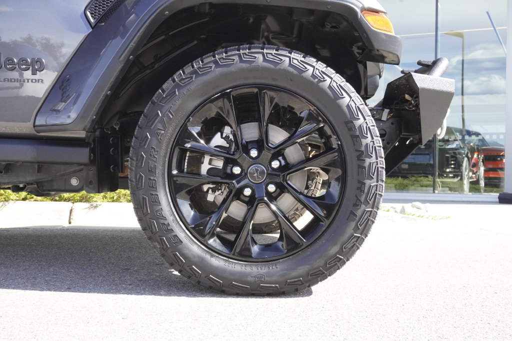 Used 2025 Jeep Gladiator Sport AWD/4WD image 34