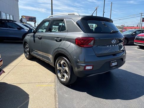 Used 2025 Hyundai Venue SEL FWD image 3