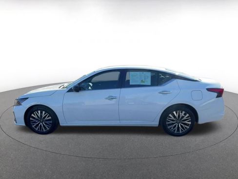 Used 2025 Nissan Altima 2.5 SV image 9