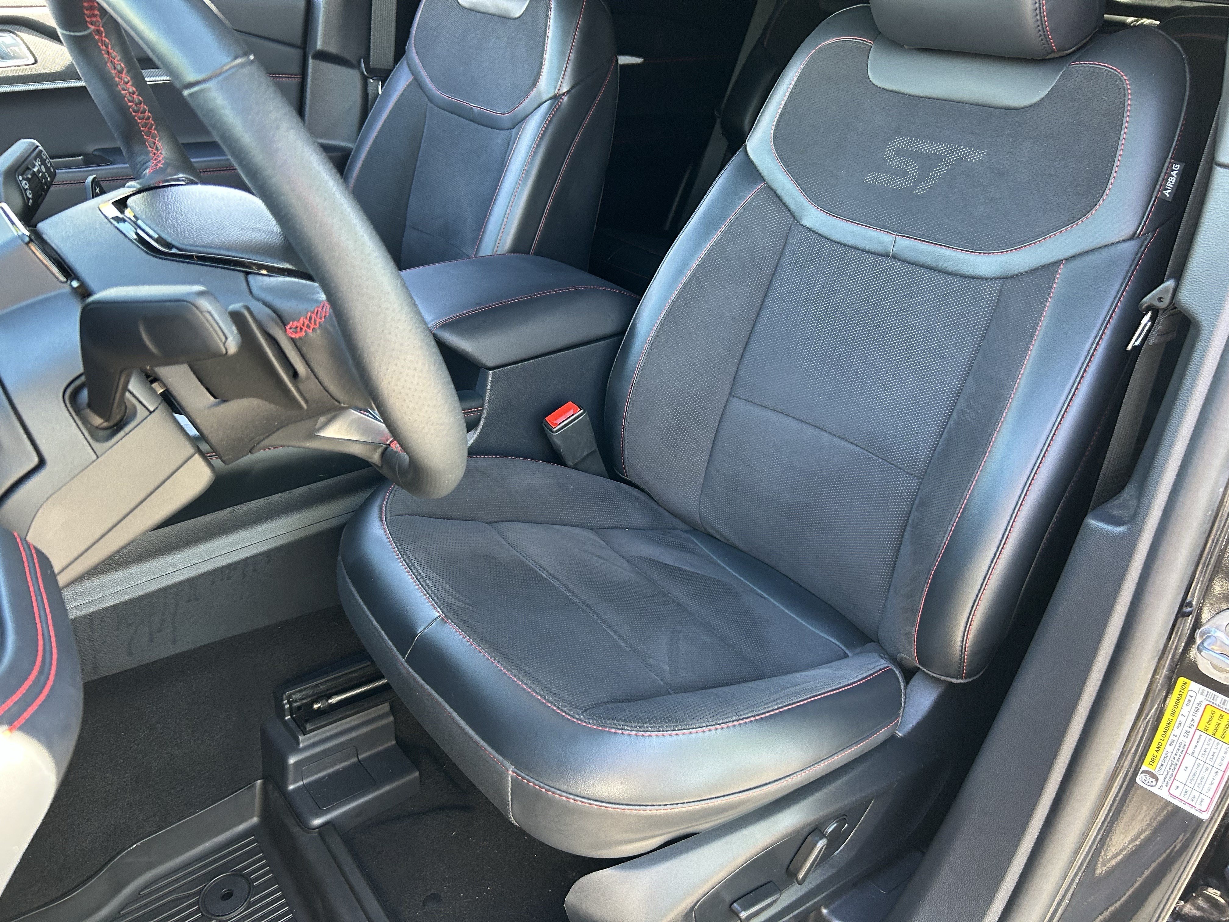 Used 2025 Ford Explorer ST AWD/4WD image 19