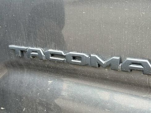 Used 2023 Toyota Tacoma TRD Off-Road w/ Technology Package AWD/4WD image 11