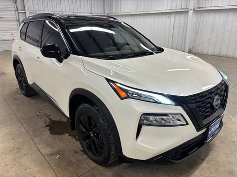 Used 2023 Nissan Rogue SV w/ SV Premium B Package FWD image 1