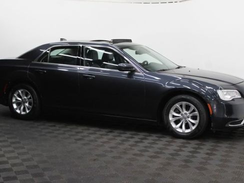 Used 2016 Chrysler 300 Limited image 3