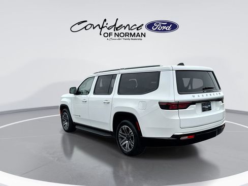 Used 2024 Jeep Wagoneer L Series II RWD image 6