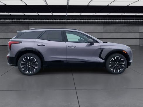 New 2025 Chevrolet Blazer EV RS image 9