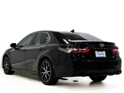 Used 2021 Toyota Camry SE image 8
