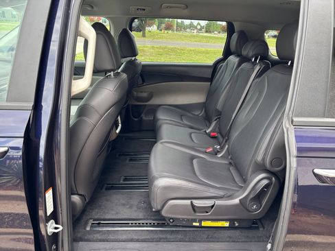 Used 2026 Kia Carnival FWD image 28