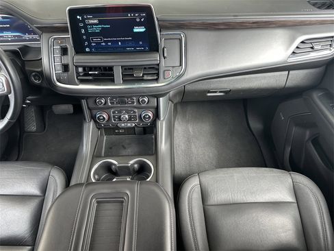 Used 2023 Chevrolet Suburban LT image 19