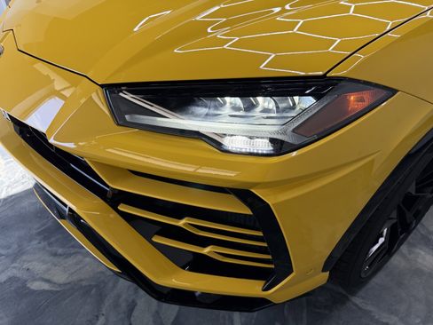 Used 2019 Lamborghini Urus AWD/4WD image 32