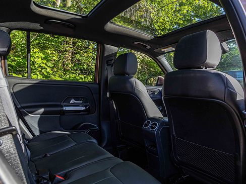 Used 2023 Mercedes-Benz GLB 250 4MATIC image 26