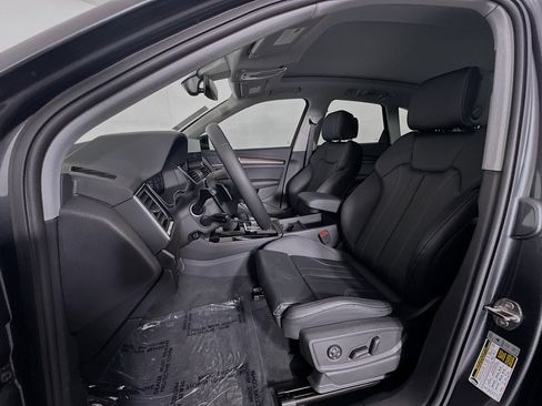 Used 2024 Audi Q5 e Premium Plus w/ Premium Plus Package image 12