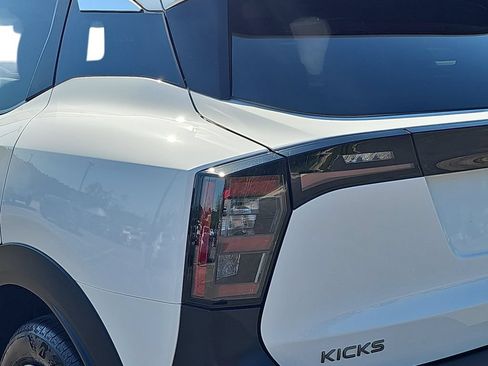 Used 2025 Nissan Kicks SV FWD image 32
